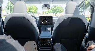 奥斯汀现无人驾驶特斯拉测试车：Robotaxi迈步仍存安全争议